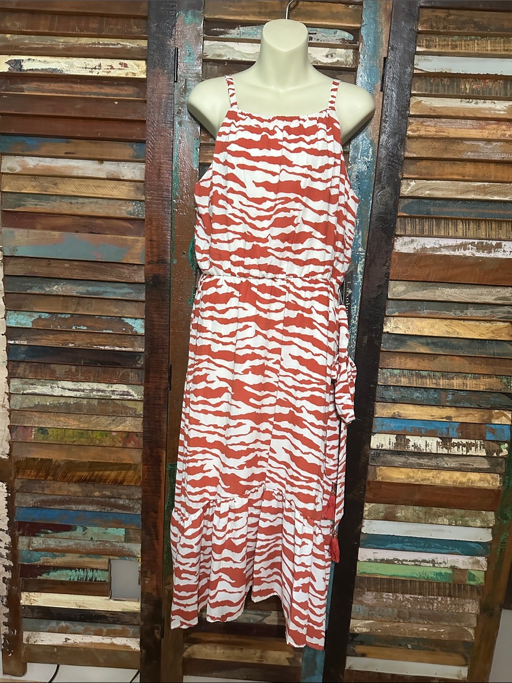 Luxology Coral and White Printed Spaghetti-Strap Maxi Dress size Medium NWT